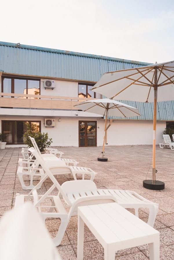 Hotel Amadina Garden Lozenets Esterno foto
